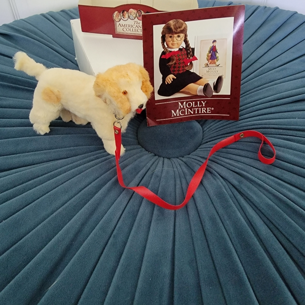 American Girl Pleasant company Molly Bennett with leash